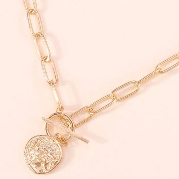 NWT Textured Charm Gold Necklace - Picture 4 of 4